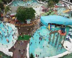 You can spend a good time in the park with cabanas, water slides, and a wave pool. The rides on a spiral water slide, Giant Bucket, Tube Coaster, and 